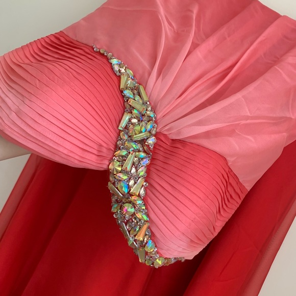 GRAD DRESS - Picture 2 of 4